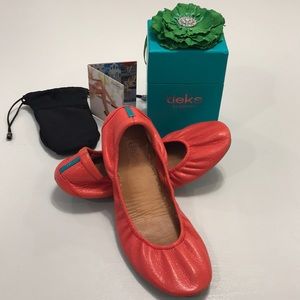 Size 7 Poppy Tieks